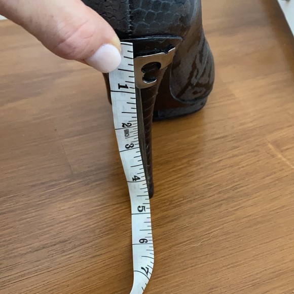 Tory Burch Jude Snakeskin Pump - Picture 9 of 10